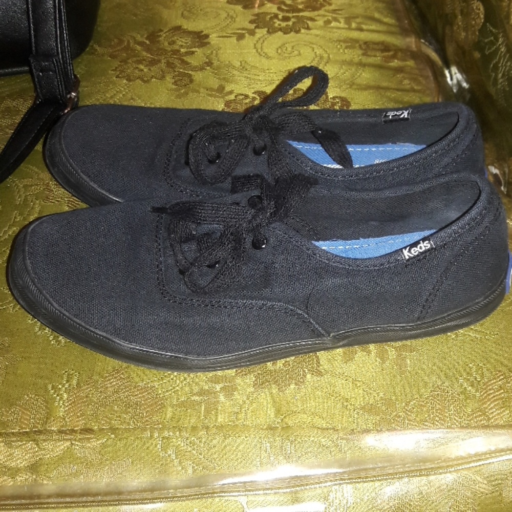 Black Canva Keds